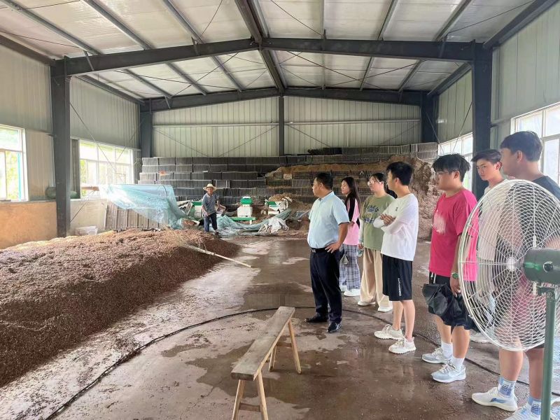 1692155714323211.jpg 参观木耳养殖.jpg